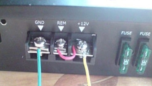 Connect-Remote-Wire-For-Amp_1